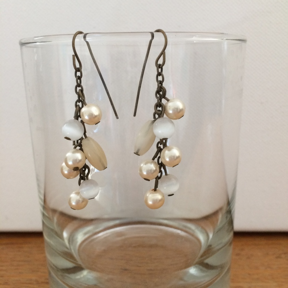 Dangle round and oval bead Earrings NWOT